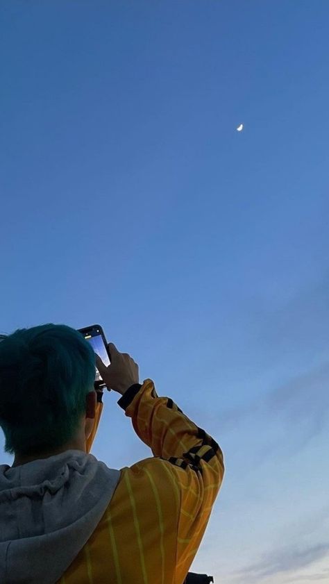 A blue-haired boy called Mark Lee taking a picture of the moon Lee Min Hyung, Boyfriend Wallpaper, K Wallpaper, Mark Nct, Nct Taeyong, Mark Lee, Kpop Wallpaper, K Idols, Lock Screen Wallpaper