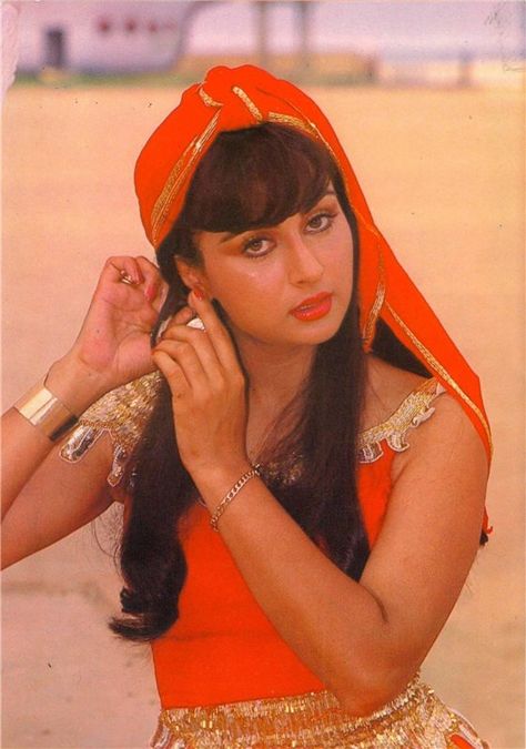 Poonam Dhillon, Miss India, Madhuri Dixit, Red Roses, Actresses, Actors, Film, Hats, Red