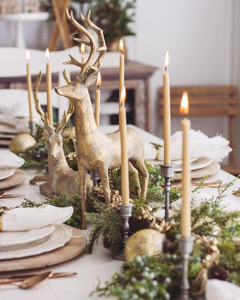 🌸 CHERIE 🌸 (@sweetroseandwren) • Instagram photos and videos Woodland Christmas Decor, Glam Christmas Decor, Christmas Dining Table, Deco Table Noel, Glam Christmas, Christmas Dinner Table, Christmas Table Centerpieces, Christmas Interiors, Woodland Christmas