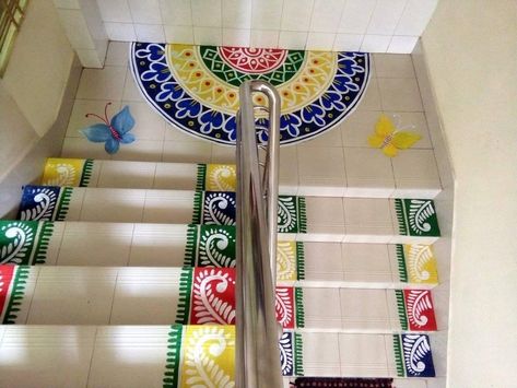 Stair Alpona Design, Staircase Rangoli Designs, Gadapa Designs, Diwali Creative, Alpana Designs, Stairs Art, Staircase Decoration, Sketch Creative, Stair Art