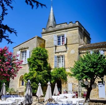 Historical Castle, French Wedding Venues, French Chateau Weddings, Dream Wedding Venues, Chateau Wedding, Bordeaux France, Fantasy Wedding, Unique Wedding Venues, French Chateau