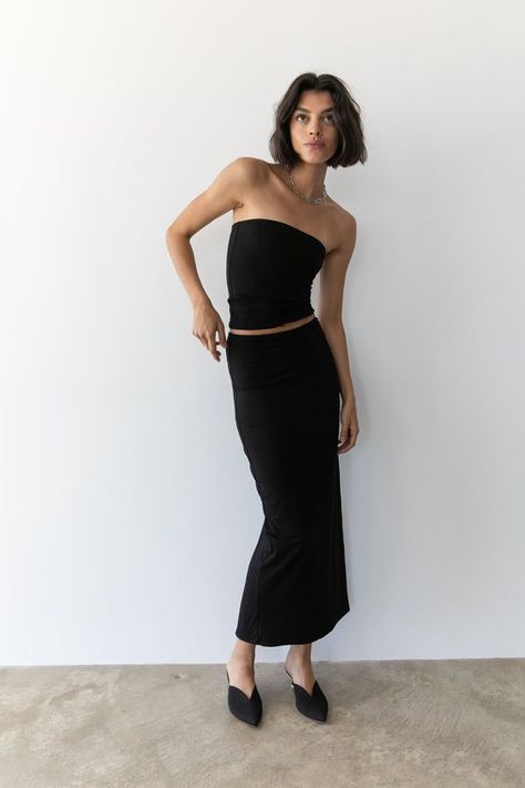 Long Tube Top, Jersey Knit Skirt, Tube Top Outfits, Black Tube Top, Long Skirt Outfits, Casual Chique, Tube Dress, Maxi Skirts, Knit Skirt