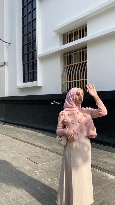 Pink Outfit Hijab, Pink Hijab Outfit, Pink Hijab, Outfit Korean Style, Hijab Style Casual, Ootd Dress, Casual Hijab Outfit, Hijabi Outfits Casual, Modesty Fashion