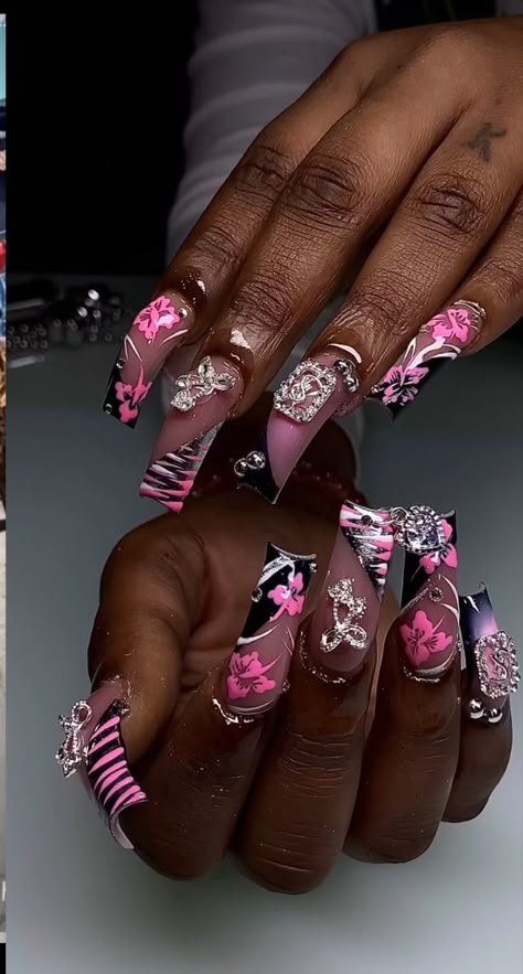 2010 Nail Designs, Monster High Nails Ideas, Bhad Bhabie Nails, Curved Nails Designs, Extra Baddie Nails, Junk Nails Bling, Gangster Nails, Bad And Boujee Nails, Extra Long Nails