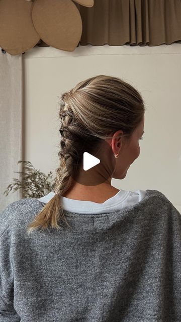 Aurélie Coulet on Instagram: "Une jolie tresse facile à réaliser 👱🏼‍♀️" The Archies, Pool Hairstyle Ideas Black, Pool Hairstyle Ideas, Short Hair Bun, Short Curls, Prom Hairstyles For Long Hair, Beautiful Cat Breeds, Pool Hairstyles, Hairdos For Curly Hair