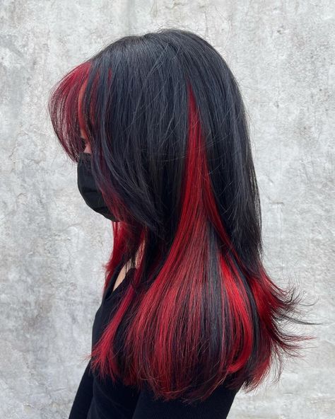 Philadelphia Hairstylist on Instagram: “⬛️🟥 COLOR: @pravana HEALTH: @brazilianbondbuilder PRODUCT: @cultandking TOOLS: @framar @dysonhair @washiscissor #redhair #blackhair…” Red Hair Streaks, Coloured Highlights, Black And Red Hair, Strands Hair, Rock Hair, Black Red Hair, Red Ombre Hair, Rock Hairstyles, Hair Color Underneath