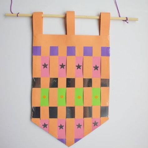 Knights And Castles Topic, Castle Classroom, Castles Topic, Medieval Banner, Castle Crafts, Diy Projects Easy, Kids Castle, Medieval Crafts, Princess Crafts