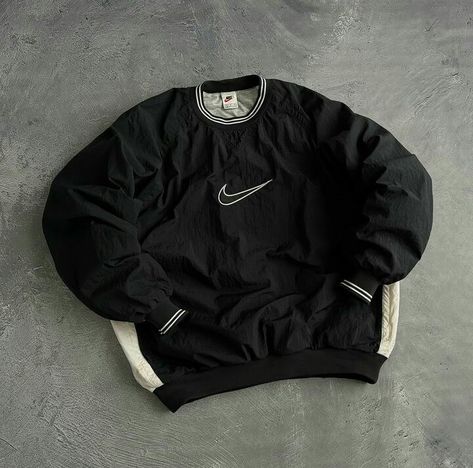 #nike #crewneck #pullover #aesthetic #mensclothes #mensfashion #stylish #blackclothes Retro Nike Clothes, Mens Hoodies Aesthetic, Men Windbreaker Outfit, Nike Pullover Outfit, Teen Guy Fashion, Sports Wear Outfits, Black Nike Sweatshirt, Nike Aesthetic, Windbreaker Outfit