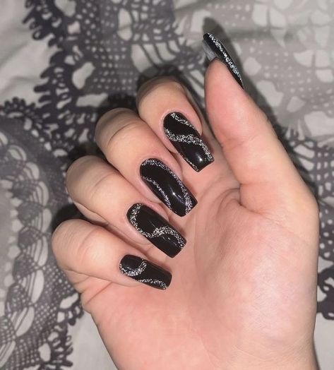 Black Elegant Nails, Black And Glitter Nails, Glitter Nails Black, Black Sparkle Nails, Black And Silver Nails, Black Gel Nails, Black Nails With Glitter, Multicolored Nails, Glitter Nails Acrylic