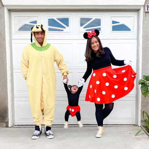 Mickey Mouse Costumes Family, Kiddie Costume For Adults, Minnie Mouse Family Costume, Mickey Family Costumes, Mickey Mouse Family Halloween Costumes, Mickey Mouse Family Costume, Family Costume Mickey Mouse, Family Mickey Mouse Halloween Costumes, Mickey And Minnie Family Halloween Costumes