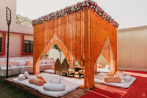 Marigold Mandap, Mandap Decoration Ideas, Mandap Decoration, Small Wedding Decor, Mandap Design, Wedding Stage Design, Desi Wedding Decor, Mandap Decor, Wedding Planning Decor