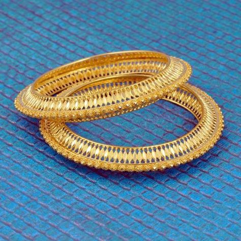 Gold Jewellery Collection, Gold Bangles Indian, Gold Bangles For Women, Set Rings, Gold Bangle Set, Modern Gold Jewelry, Bangles Gold, Gold Mangalsutra, Set Earrings