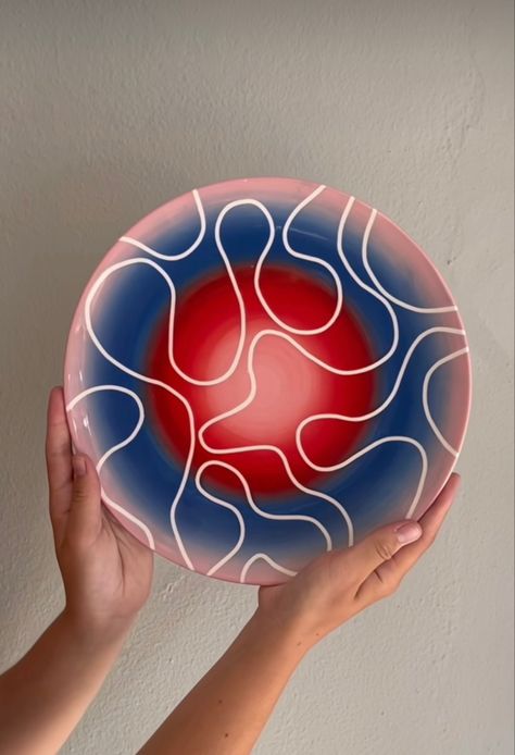 Swirl Pottery Painting, Ceramics Painting Ideas, Pottery Plate Painting Ideas, Bowl Painting Ideas, Plate Painting, Painted Ceramic Plates, Diy Pottery Painting, Keramik Design, Diy Pottery