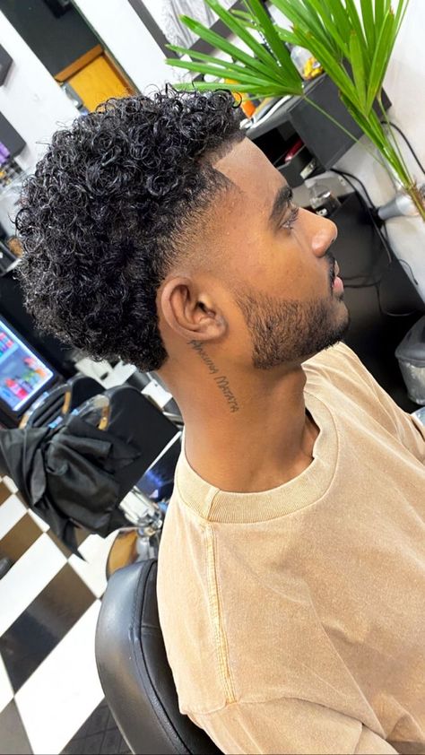 Tapered Fade Curly Hair Men, Tapers Haircut Male, Haircuts For Curly Hair Men Black, Black Man Curly Haircut, Curly Hair Blowout Taper, Short Curly Hair Black Man, Curly Taper Fade Black Men, Temp Fade Curly Hair, Black Men Curly Hair Fade