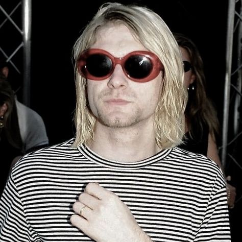 Kurt Cobain Pfp, Curco Vein, Man With Long Hair, Kurt Cobain Photos, Kurt Cobain Nirvana, Nirvana Kurt Cobain, Shave My Head, Nirvana Kurt, Grunge Band