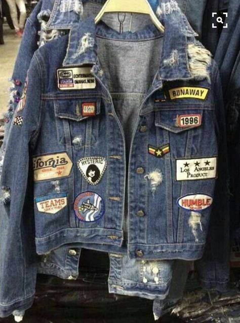 Jean Jacket With Patches, Jacket With Patches, Jeans Patch, Look Grunge, Sewing Fashion, 90s Fashion Grunge, Grunge Dress, Diy Vetement, Closet Goals