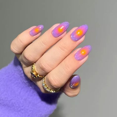 Colourful Aura Nails, Easy Aura Nails, Purple Sunset Nails, Eyeshadow Aura Nails, Aura Nails With Eyeshadow, Winter Aura Nails, Pink And Purple Nail Ideas, Sunset Aura Nails, Nails W Stars