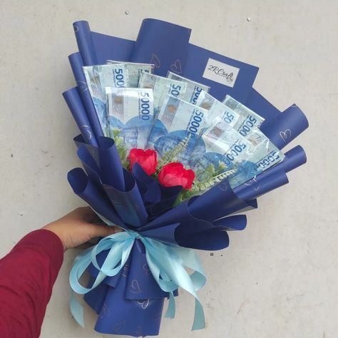 Money bouquet for birthday gift Money Bouquet Ideas Graduation, Birthday Money Bouquet Ideas, Money Bouquet Ideas, Bouquet For Birthday, Money Bouquets, College Bed, Bed Party, Money Cake, Money Bouquet