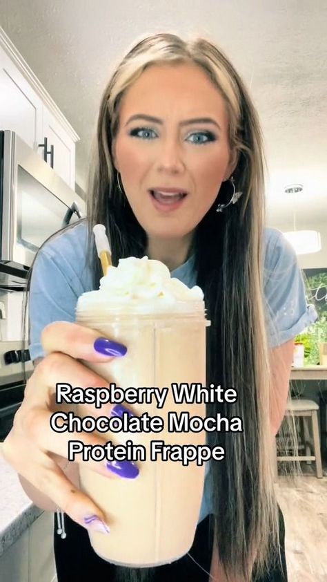 Rissy Roo Recipes, White Chocolate Protein Shake, Protein Frappe, Protien Shake Recipes, Shake Recipes Healthy, Frappe Coffee, High Protein Low Carb Diet, Raspberry White Chocolate, Chocolate Protein Shakes