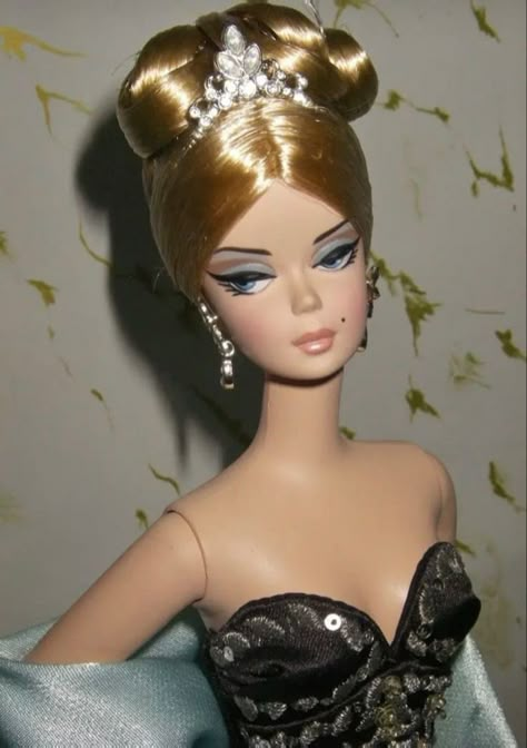 Cute Barbie Dolls, Old Barbie Dolls, Aesthetic Barbie, Barbie Photos, Old Barbie, Vintage Barbies, Cute Barbie, Hi Barbie, Dress Barbie Doll