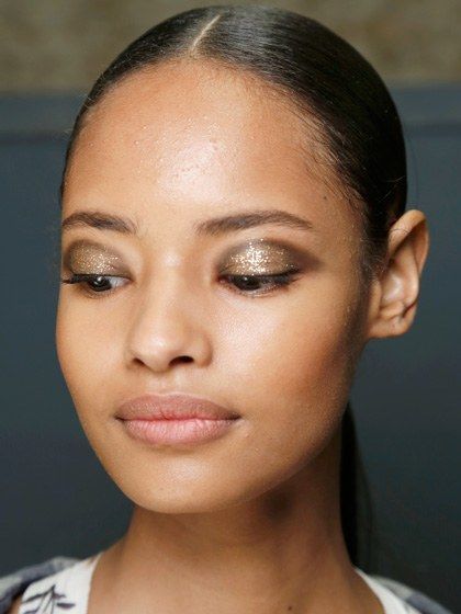 Sparkling Brown Shadow at Jason Wu Party Eyeliner, Eyeliner Tutorials, Beautiful Eyeshadow, Makeup Tutorial Foundation, Runway Beauty, Runway Makeup, Glam Squad, Best Beauty Tips, Spring Makeup