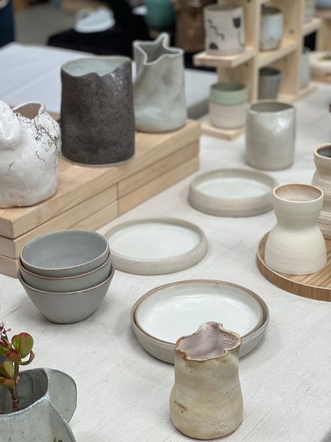 Ceramic Stall Display, Vendor Display Ideas, Ceramics Display, Pottery Booth Display, Ceramic Stand, Market Vendor, Stall Display, Pottery Display, Vendor Displays