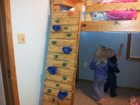 1 a 1 rock climbing wall Bunk Bed Ideas Diy, Bunk Beds Small Room, Twin Bed Mattress, Bunk Bed Safety, Bunk Bed Ladder, Wall Ladder, Bunk Bed Plans, Bunk Bed Mattress, Climbing Ladder