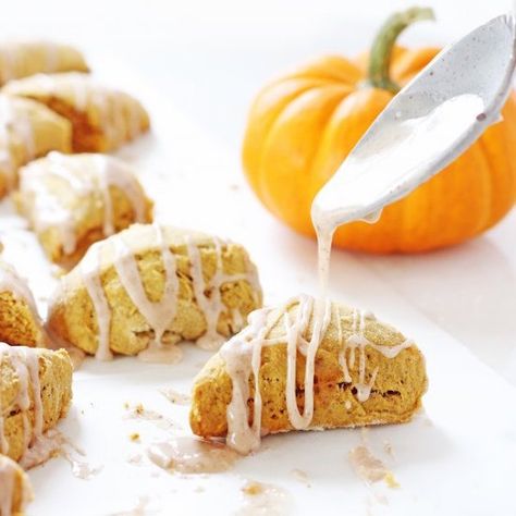 Mini Pumpkin Scones – Edible Crafts Mini Pumpkin Scones, Cream Cheese Sandwiches, Turkey Patties, Chocolate Christmas Cookies, Pumpkin Scones, Peanut Butter Chocolate Bars, Recipes Pumpkin, Edible Crafts, Peanut Butter Bars