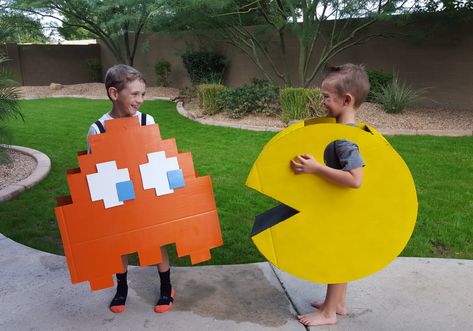 Pacman Family Halloween Costumes, Video Game Theme Halloween Costumes, Video Games Costumes Diy, Diy Pac Man Costume, Pac Man Costume Diy, Video Game Halloween Costumes, Diy Boys Halloween Costumes, Pac Man Halloween Costume, Pac Man Costume