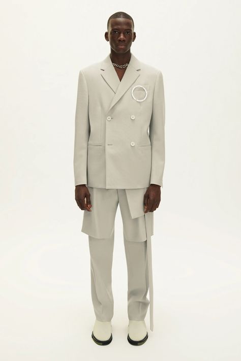 Off-White Spring 2022 Menswear Fashion Show | Vogue Off White Fashion Show, Dance Proposal, Off White Fashion, Gender Fluid Fashion, Off White Mens, All White Outfit, Prom Suits, Menswear Fashion Show, Mens Trends