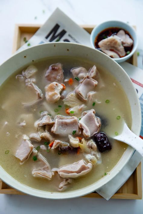 Pig Tripe and Chicken Soup with White Pepper Pig Stomach Recipe, Tripe Recipes, Tripe Soup, Offal Recipes, Chicken Soup Recipes Homemade, Sichuan Food, Beef Meat, How To Cook Pork, Cold Dishes