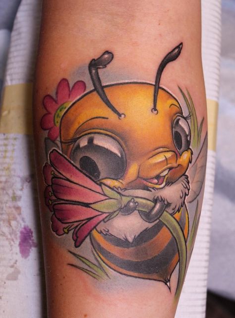 New School Bumble Bee Tattoo, New School Bee Tattoo, Bee Tattoos, Tattoo Over Scar, Tattoo Pics, School Designs, Saved Tattoo, Lattice Trellis, Tattoos For Women Flowers