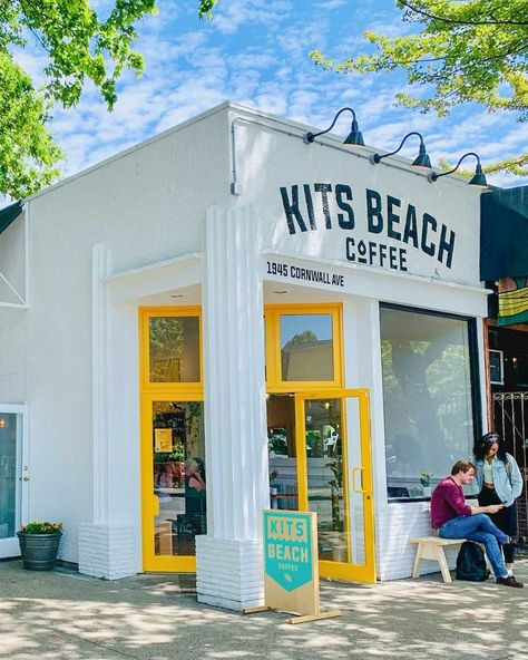 Guide to Visiting Kitsilano + 11 Best Things to do! - Destinationless Travel Kitsilano Vancouver, Vancouver Life, Vancouver Summer, Vancouver Neighborhoods, Canada Life, Washington Travel, Granville Island, Beach Meals, Downtown Vancouver