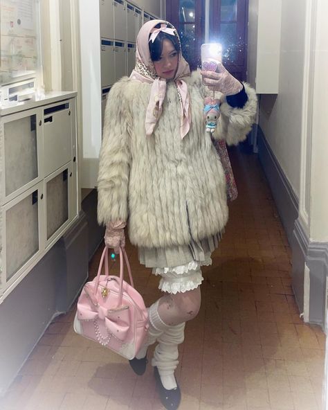 Winter doll ❄️ | Instagram Fluffy Winter Outfits, Fluffy Outfits, Asian Streetwear, Art Outfit, Fun Clothes, Fashion Corner, Outfit Design, Inspo Board, Skirt Fits