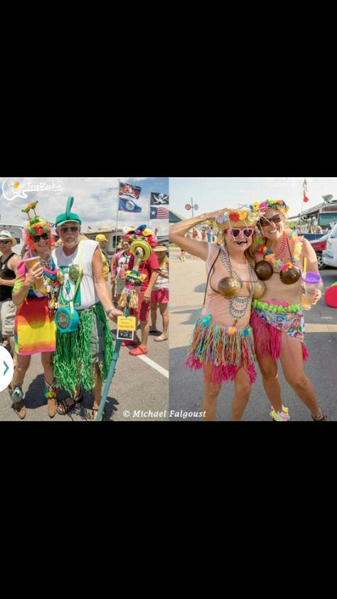 Parrot Heads at Jimmy Buffett concert Margaritaville Costume Ideas, Margaritaville Outfit Ideas, Margaritaville Theme Party Outfit, Parrothead Outfit, Parrot Head Jimmy Buffet Outfit, Margaritaville Costume, Jimmy Buffet Costume, Jimmy Buffet Outfit Women, Margaritaville Outfit