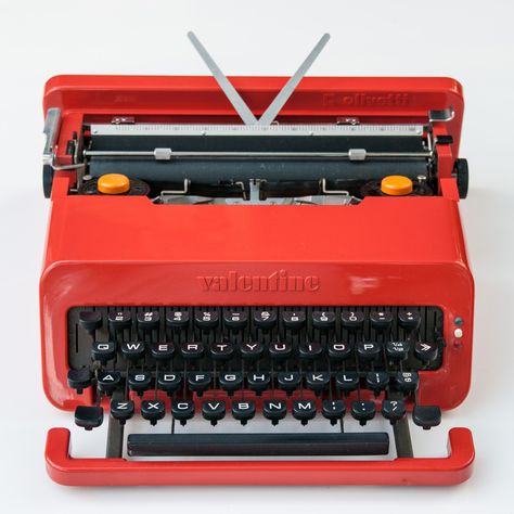 Olivetti Typewriter, Antique Typewriter, Portable Typewriter, Joy Ride, Rounded Rectangle, Valentines Design, Plywood Furniture, Low Tech, Vintage Typewriters