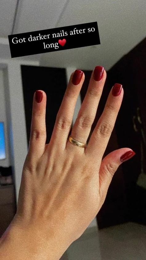 Gold Ring Snapchat Stories, Nail Snapchat Stories, Instergram Caption, Nails Captions For Instagram Story, Ring Captions, Chocolate Tumblr, Prajakta Koli, Nail Paint Shades, Half Girlfriend