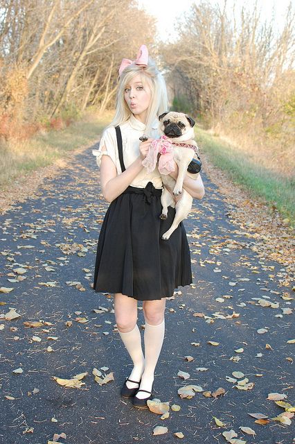 great costume! eloise and weenie. me and my pug have to wear this next halloween. Eloise At The Plaza Costume, Eloise Costume, Quirky Costumes, 50s Halloween Costumes, Easy Book Character Costumes, Childrens Book Character Costumes, Literary Costumes, All Black Halloween Costume, Black Dress Halloween Costume