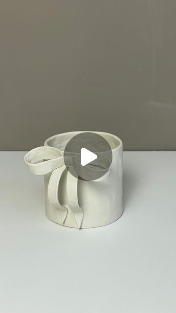 How To Make Clay Cups, Bow Ceramic Mug, Sculptural Mug, Bow Mug Pottery, Coquette Ceramic Ideas, Ceramic Art Diy, Hand Made Ceramics, Ceramic Mug Ideas Handmade, Ceramic Mug Shapes