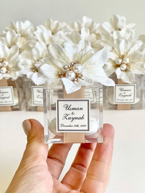 Luxury Party Favors, Wedding Favors Boxes, Quinceanera Favors, Corsage And Boutonniere Set, Elegance Wedding, Elegant Wedding Favors, Corsage And Boutonniere, Beige Wedding, Luxury Party