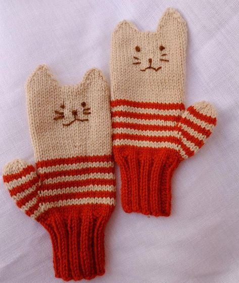 Animal lovers of all  kinds will adore these Orange Tabby Kitten Mittens. Whether you love cat videos or are an aspiring crazy cat lady, this adorable mitten knitting pattern is great for anyone who whats to learn how to make mittens they will keep w Tabby Kittens, Tabby Kitten Orange, Crochet Baby Mittens, Kitten Mittens, Knitted Mittens Pattern, Knitted Mittens, Creative Knitting, Tabby Kitten, Baby Mittens