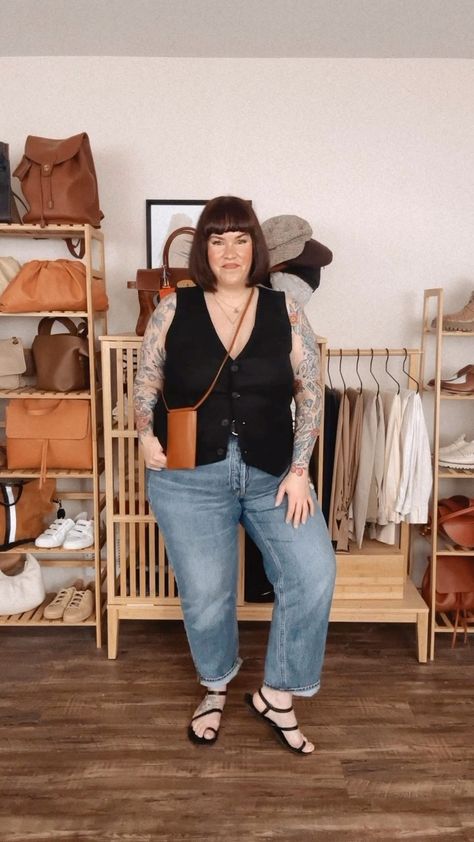 Dawn Roth | Personal Style in a Meaningful Way (@dressing_dawn) • Fotos e vídeos do Instagram Simple Outfits Plus Size, Plus Size Outfit Inspiration, Outfits For Curvy Women, Denim Vest Outfit, Dress Code Outfits, Modest Mom, Witchy Outfits, Healing Symbols, Girls Night Outfit