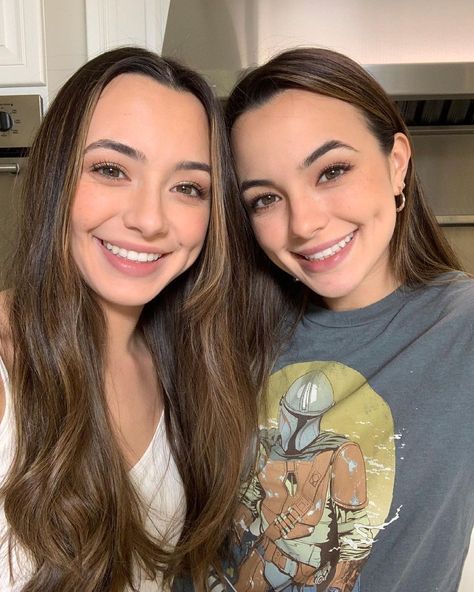 Merrell Twins Instagram, Merrill Twins, Merell Twins, Veronica And Vanessa, Veronica Merrell, Vanessa Merrell, Merrell Twins, Dr Marvel, Hippie Girl