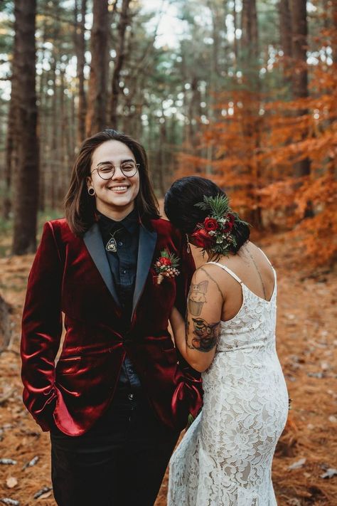 Lesbian Wedding Party Photography Poses, Wlw Wedding Suit, Lesbian In Suit, Lesbians In Suits, Lgbtqia Wedding, Lgbt Wedding Attire, Lesbian Wedding Suit, Nonbinary Wedding, Lesbian Wedding Outfits