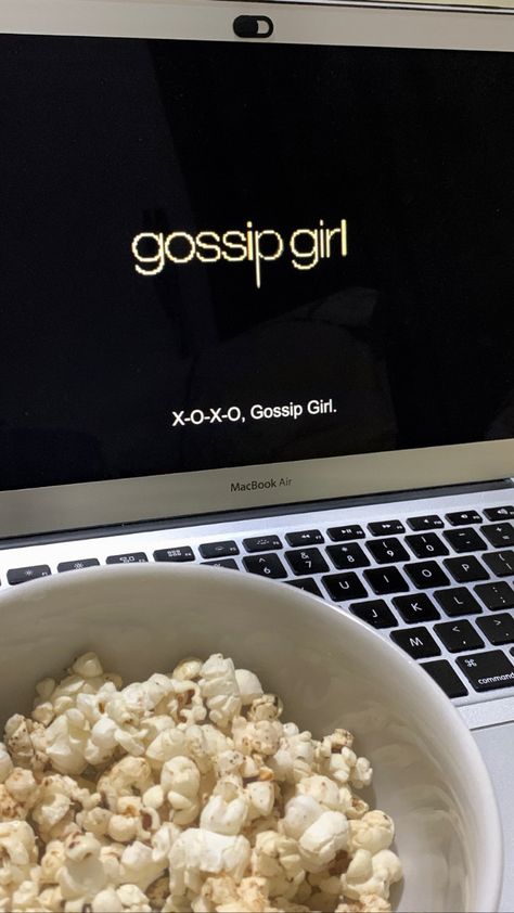 Movie Date Aesthetic, Popcorn Aesthetic, Content Photos, Date Aesthetic, Gossip Girl Aesthetic, Movie Date, Netflix Movie, Aesthetic Photos, 2024 Vision