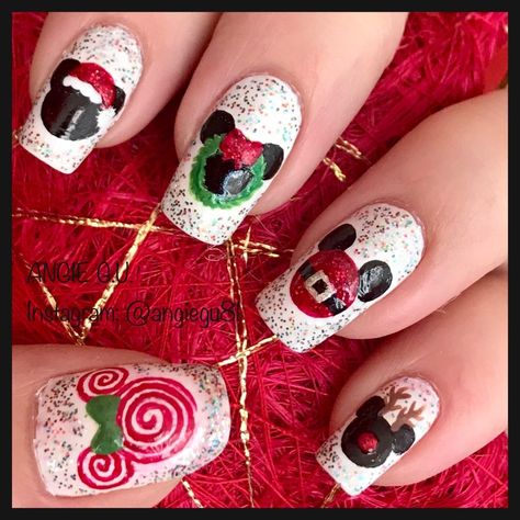 Mickey And Minnie Christmas Nails, Mickey Mouse Christmas Nails Design, Christmas Minnie Nails, Christmas Nails Mickey Mouse, Pink Disney Christmas Nails, Simple Christmas Disney Nails, Minnie Christmas Nails, Christmas Mickey Mouse Nails, Disney Christmas Nail Ideas