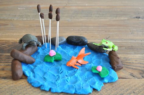 Play Dough Pond | SortingSprinkles | Flickr Pond Life Theme, Pond Crafts, Pond Habitat, Habitats Projects, Toddler Sensory Bins, Pond Animals, Daycare Themes, Duck Party, Frog Theme