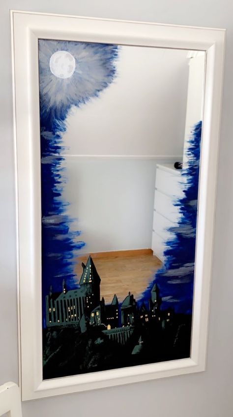 Painting On Mirrors Ideas Easy, Harry Potter Room Painting Ideas, Mirror Artwork Painting, Harry Potter Window Painting, Long Mirror Painting, Harry Potter Mirror Diy, Full Length Mirror Painting Ideas, Long Mirror Painting Ideas, Painting On Mirrors Ideas