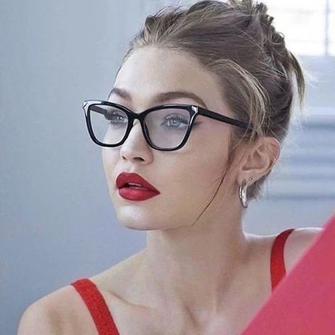 Womens Eyewear Frames, Cat Eye Glasses Frames, Retro Fashion Women, Eye Glasses Frames, Eyeglasses Frames For Women, Fashion Eye Glasses, Spectacles Frames, Vogue Eyewear, Fashion Eyeglasses