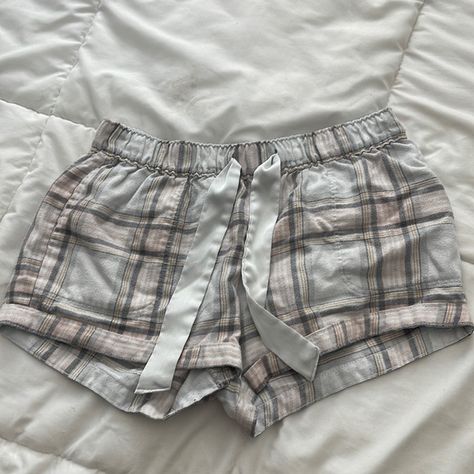 hollister pajama shorts Hollister Pj Shorts, Cute Pajama Shorts, Pj Outfit, Christmas Lists, Pj Shorts, Hollister Pants, Plaid Pajamas, Cute Pajamas, Pajama Pant